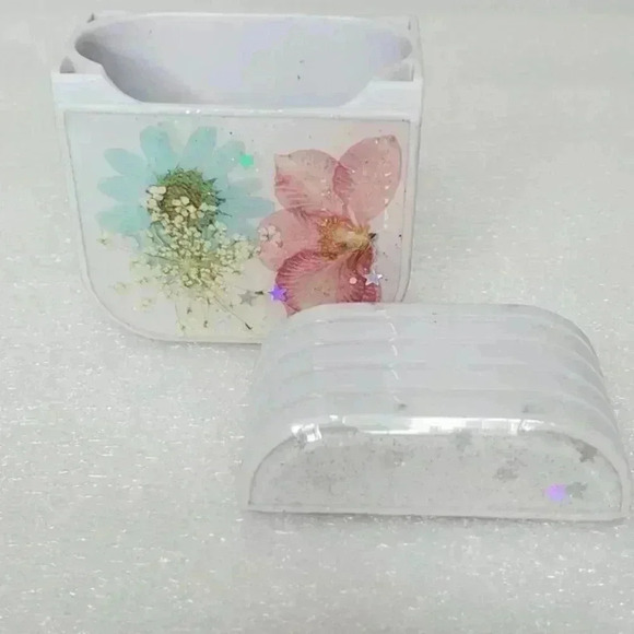 Real Flower AirPod Case 4 Blue & Pink - Picture 3 of 6